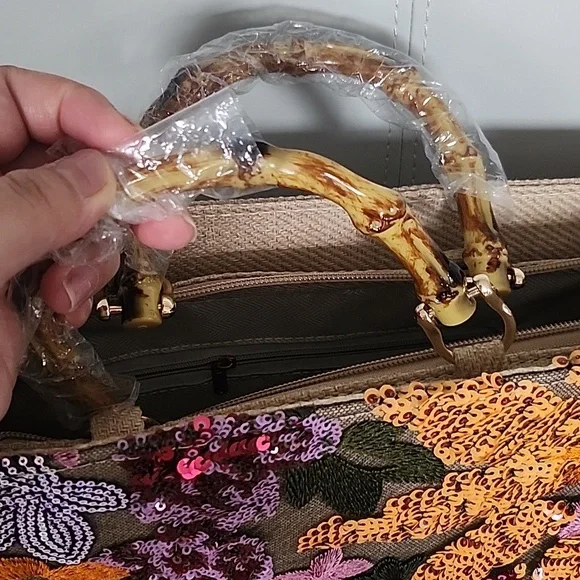 Floral Embroidered Tote Bag - Multicolor - Picture 4 of 9